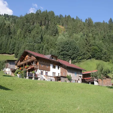 Spacious Holiday Home Near Ski Area In Kaltenbach Exterior photo