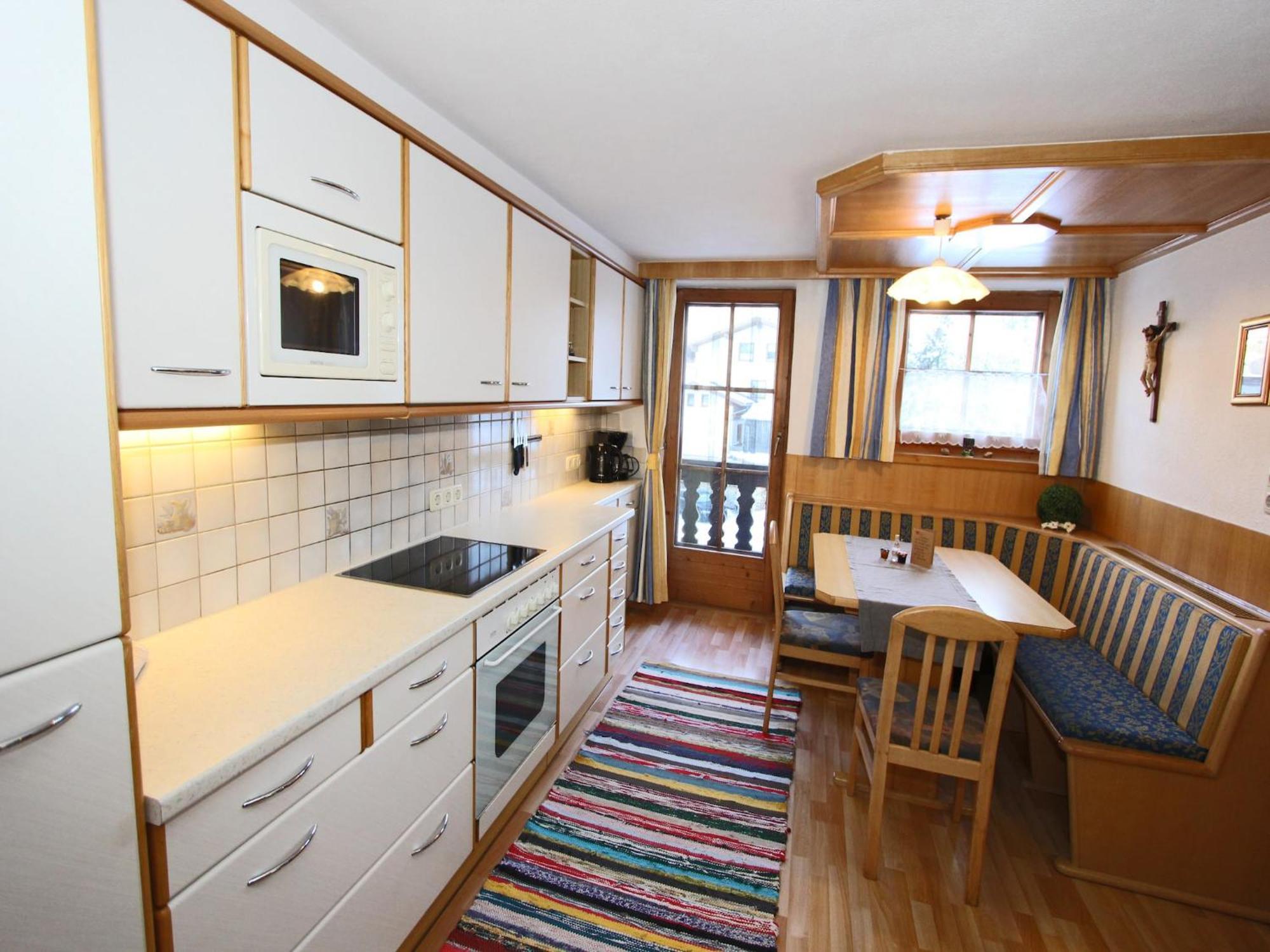 Spacious Near Area In *