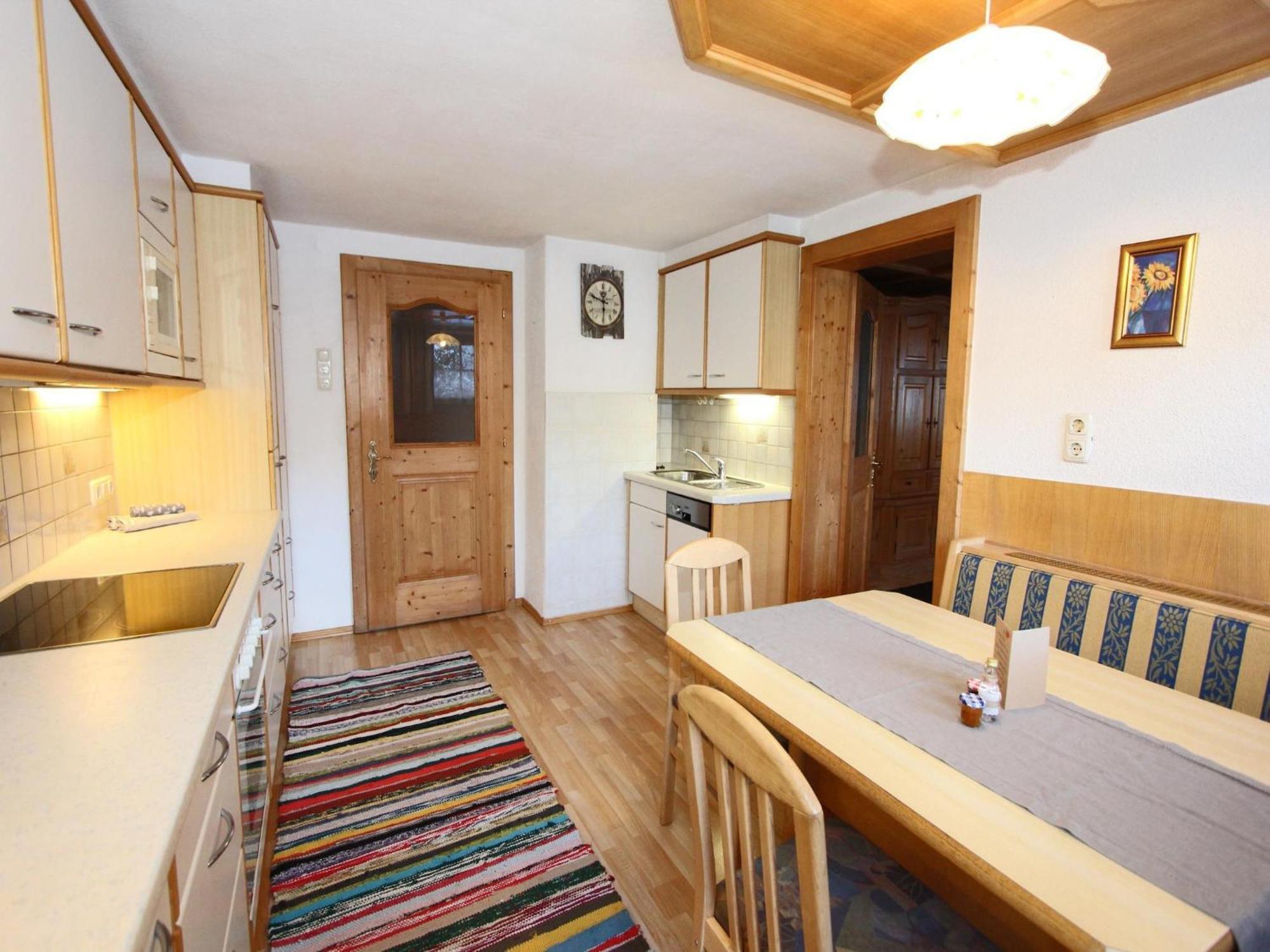 Spacious Near Area In *